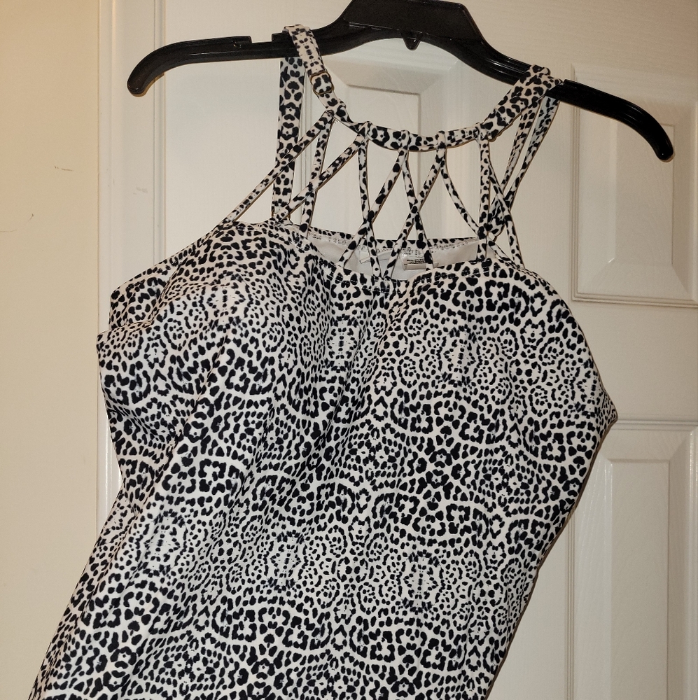 NEW DIRECTIONS BLACK AND WHITE SWIM SUIT SIZE 2XL. BRAND NEW WITH TAGS